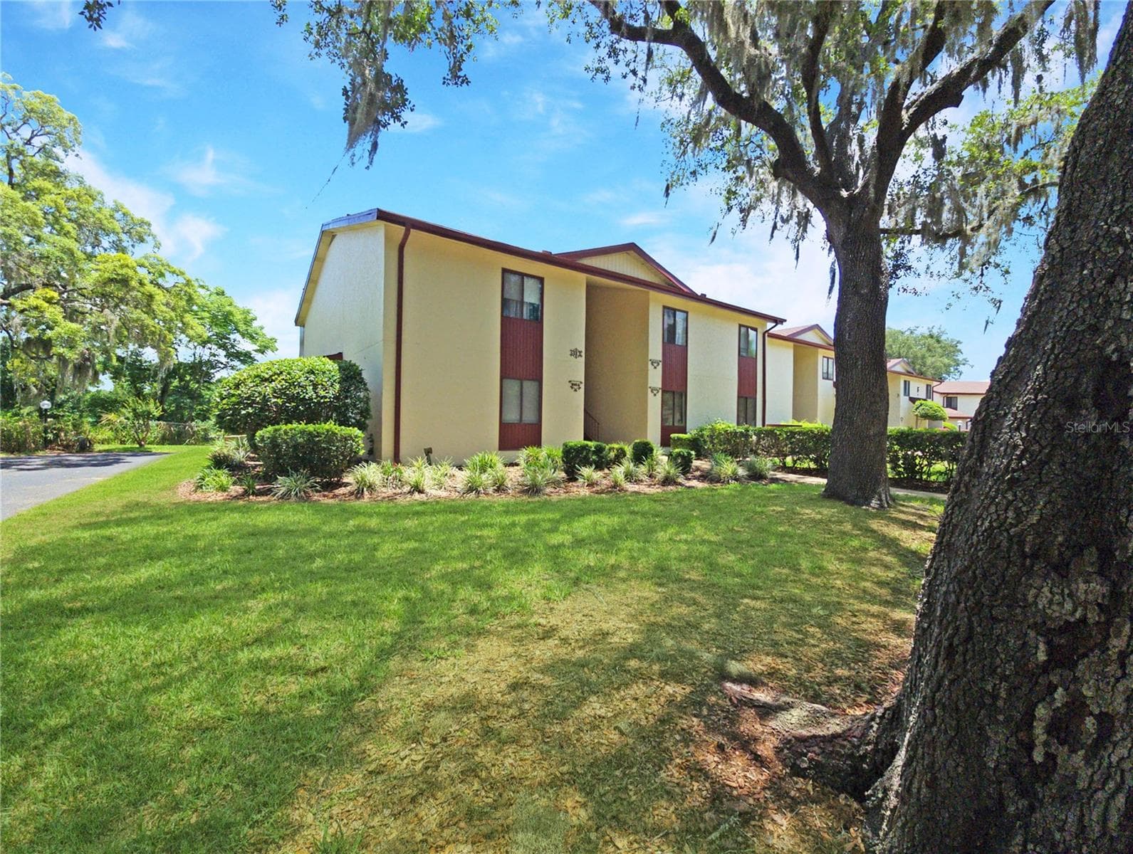 648 MIDWAY DR #B