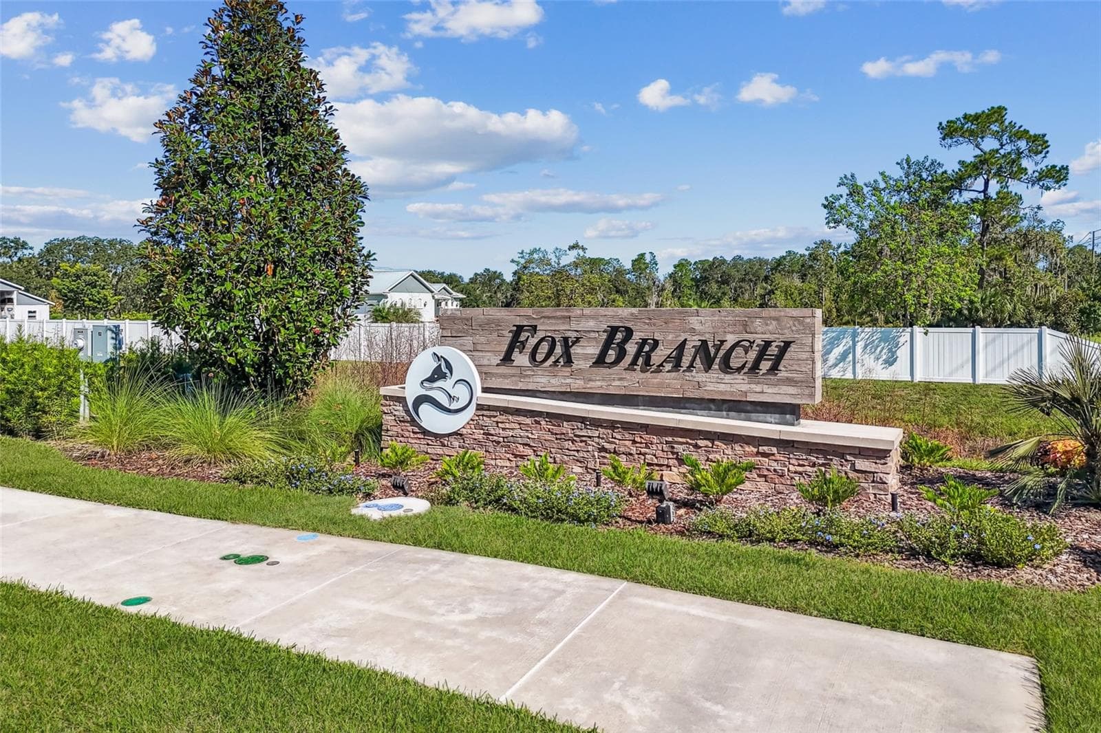 Community Entrance - 4518 LAKE FOX DR, LAKELAND