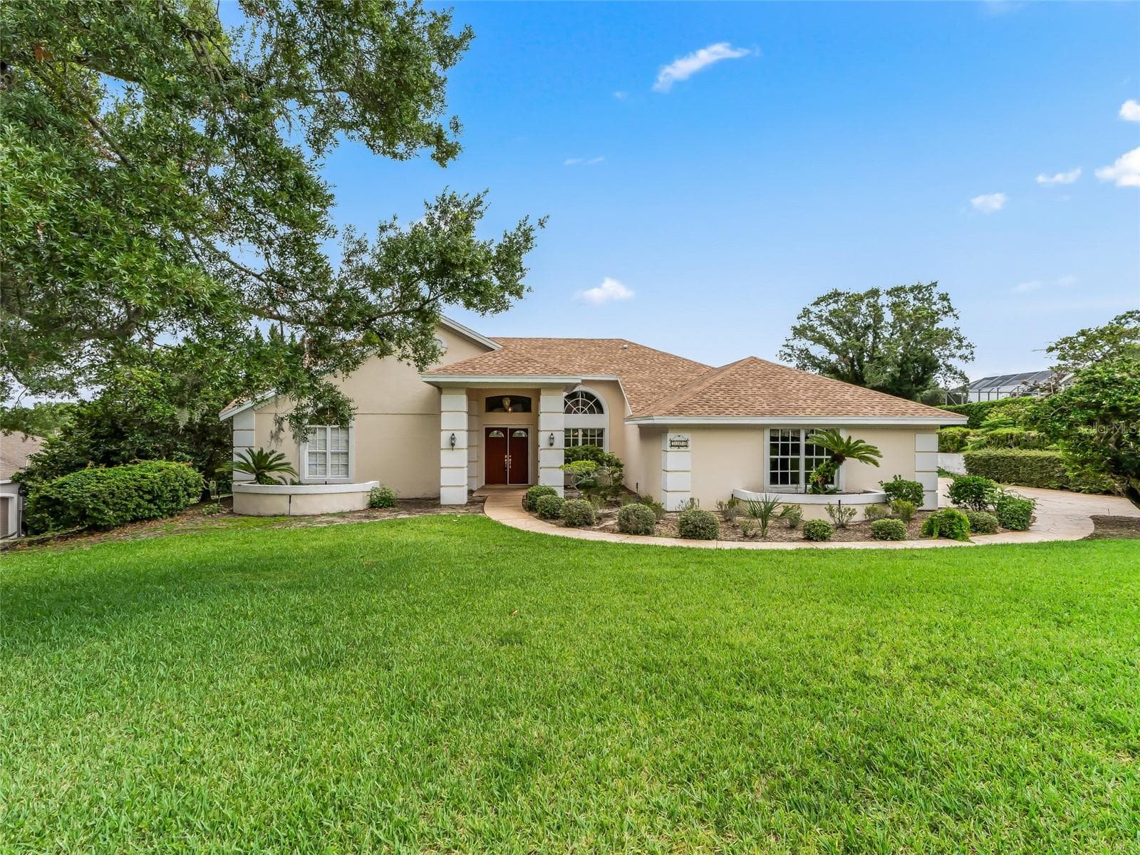 Front of home - 5321 GREENS DR, LADY LAKE
