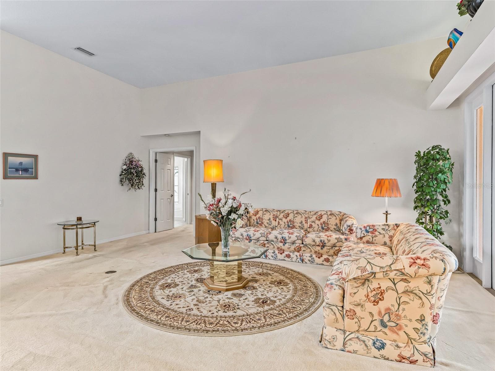 Living room has door to primary bedroom - 5321 GREENS DR, LADY LAKE