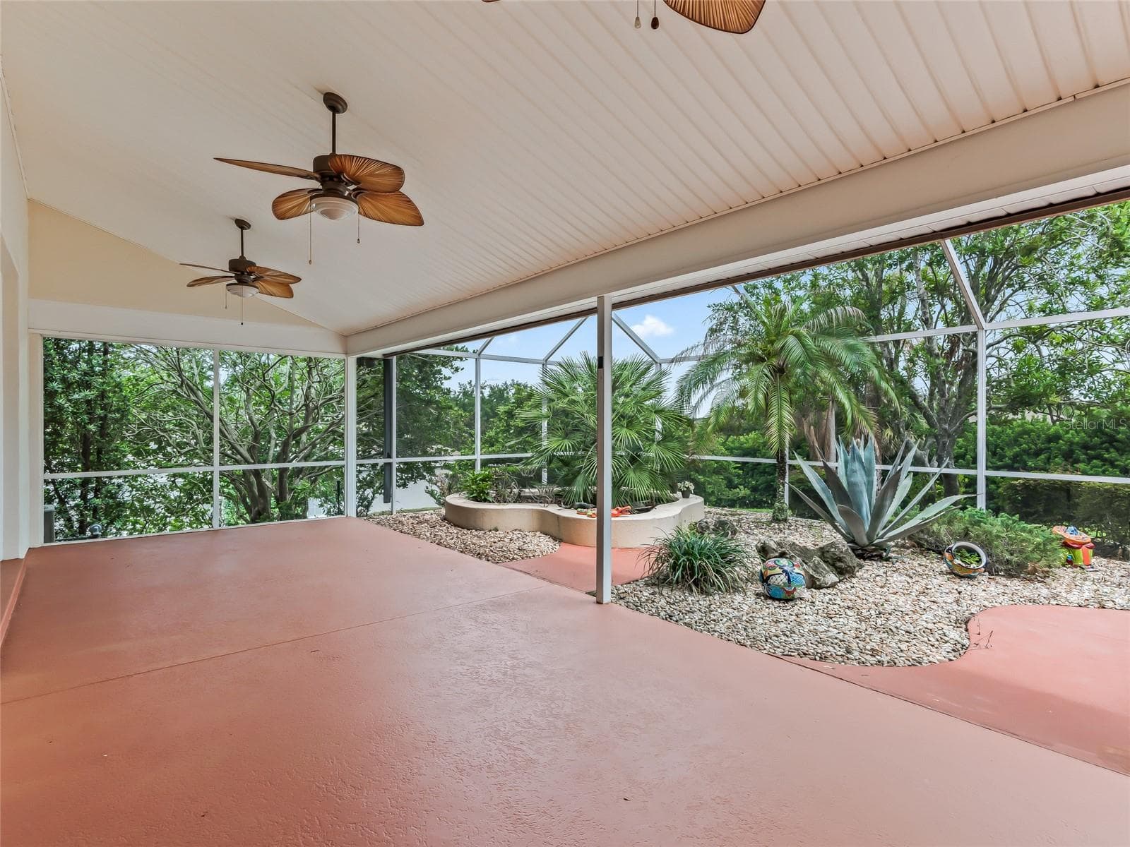 Covered Lanai - 5321 GREENS DR, LADY LAKE