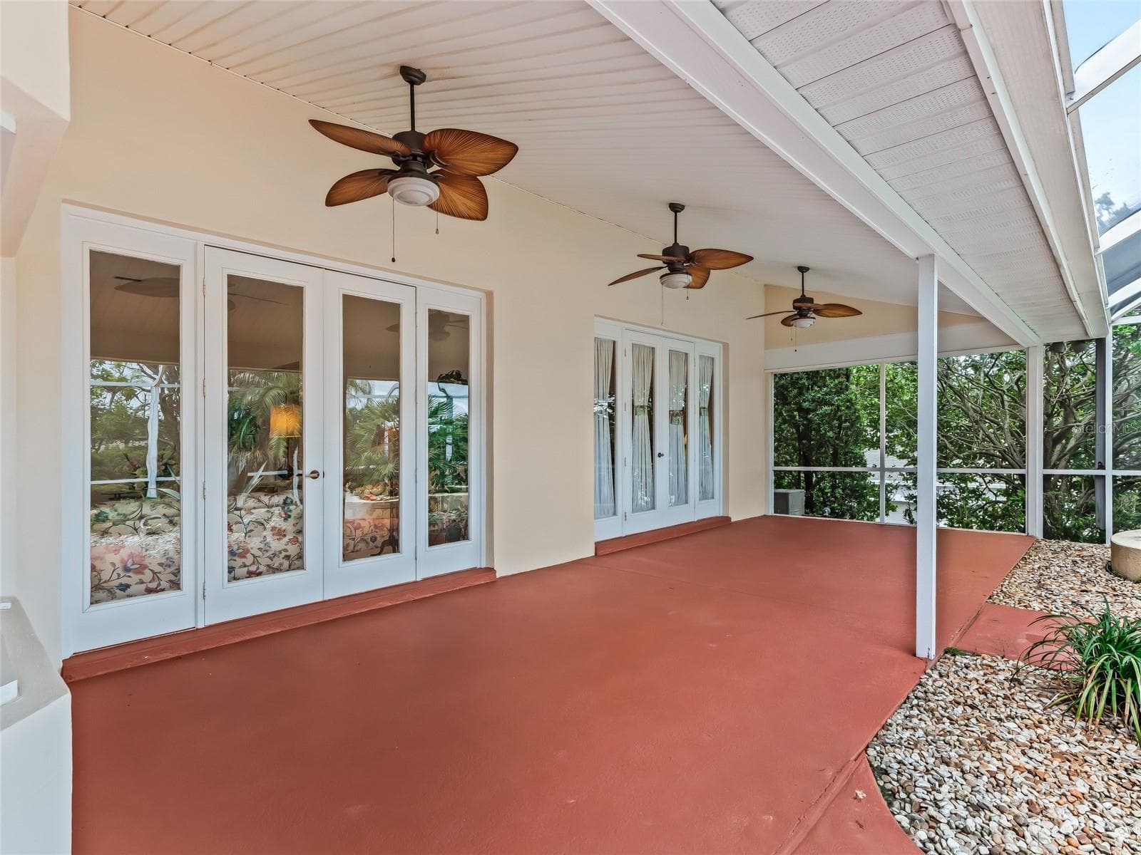 Lanai can be accessed many ways - 5321 GREENS DR, LADY LAKE