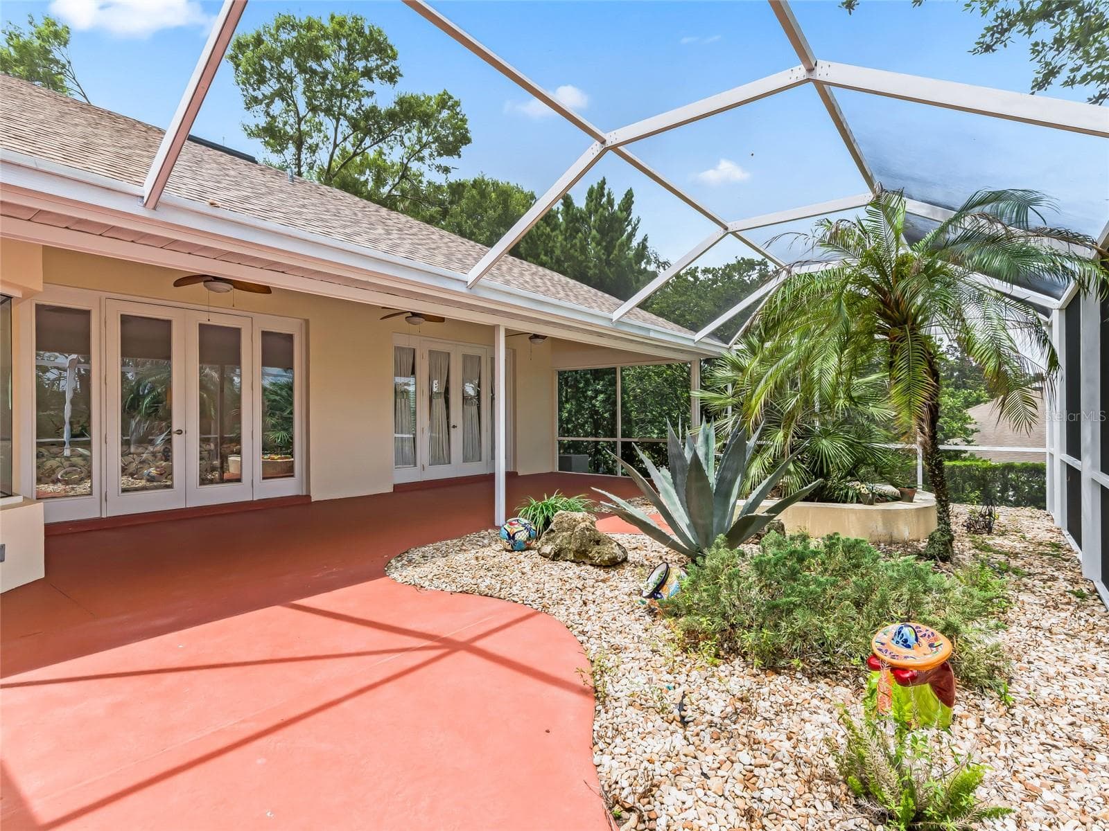Enjoy Florida in this home - 5321 GREENS DR, LADY LAKE