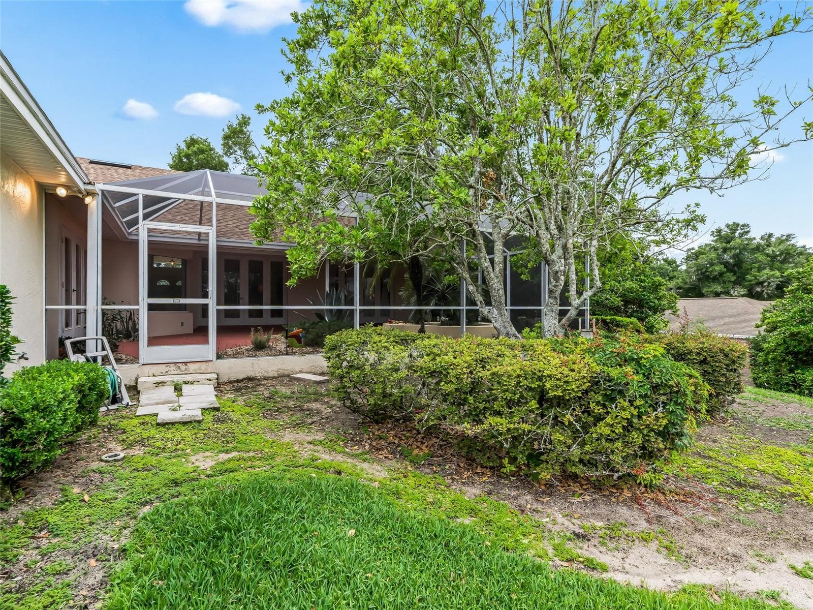 Screen door from Lanai to backyard - 5321 GREENS DR, LADY LAKE