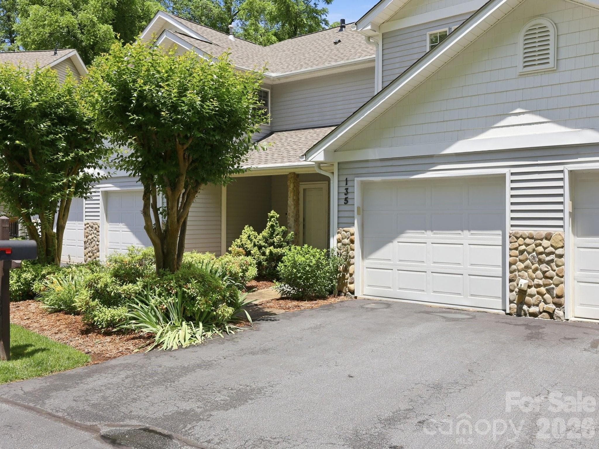 Condominium at 135 Ewarts Pond Road, Hendersonville, photo 2 of 24