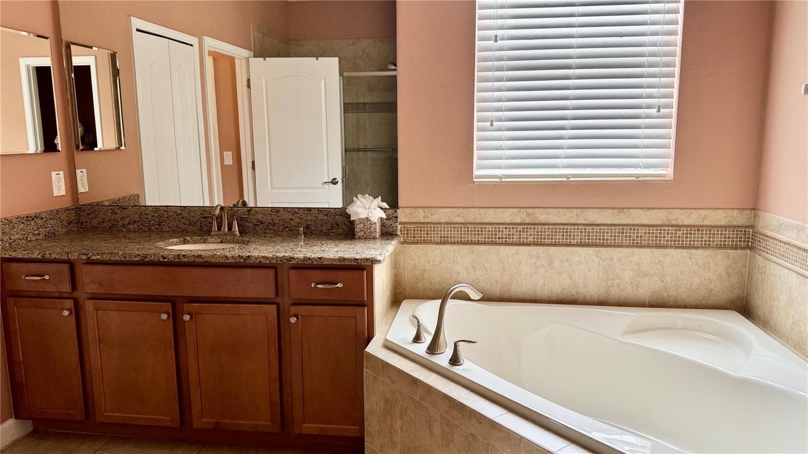 PRIMARY BATHroom - 4056 SERENA LN, CLERMONT