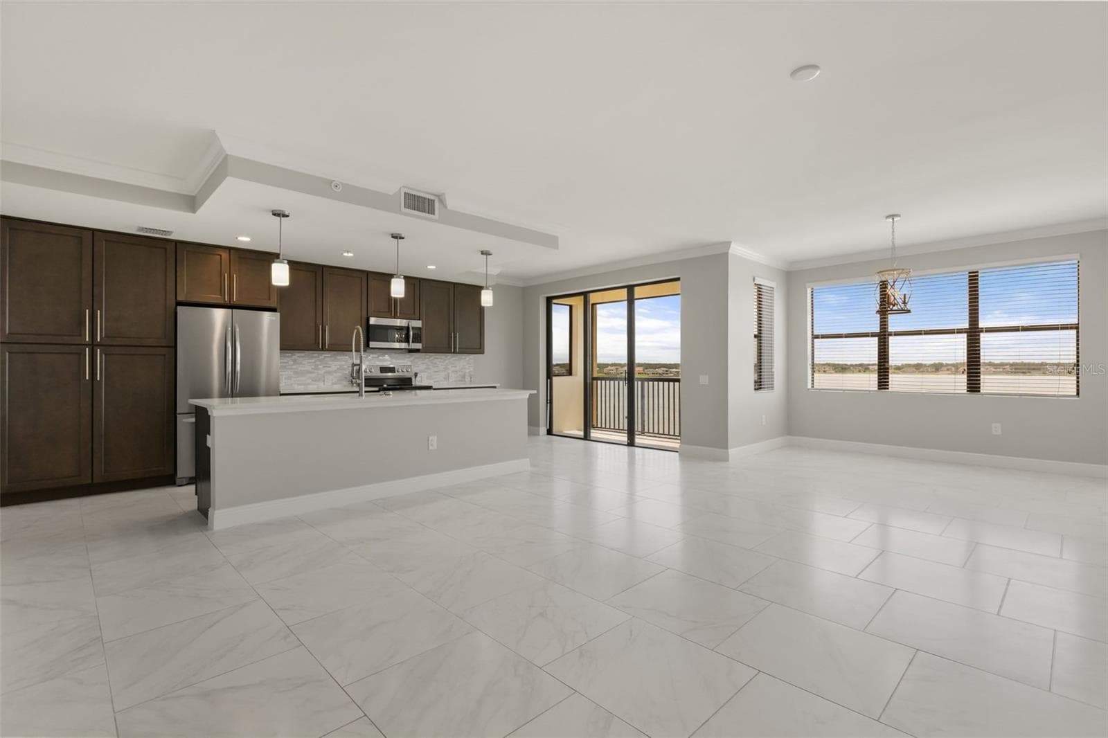 Spacious Kitchen and Living Space - 16300 COUNTY ROAD 455 #410, MONTVERDE