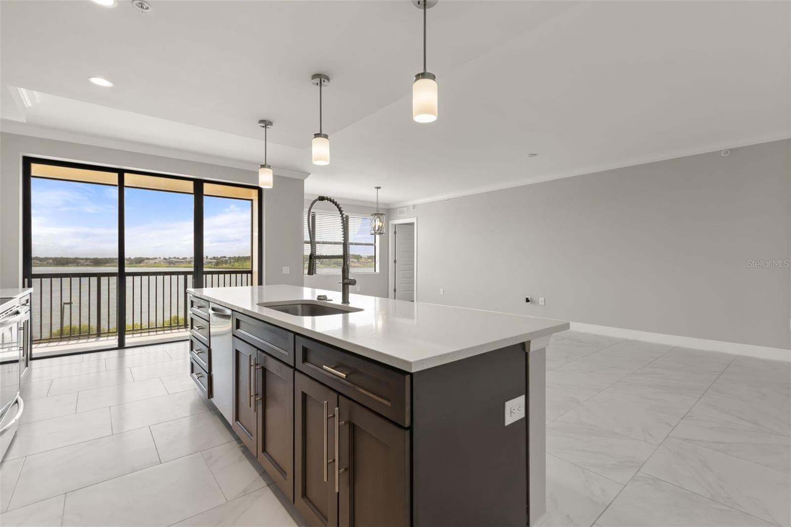 Kitchen Island Open Layout - 16300 COUNTY ROAD 455 #410, MONTVERDE