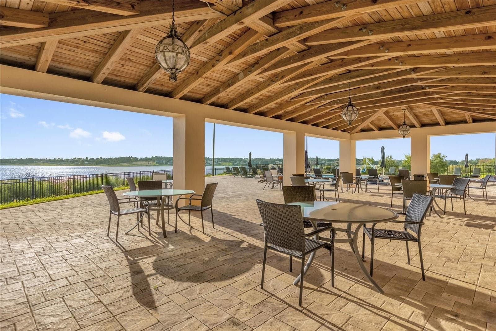 Outdoor Lounge and Barbecue Area - 16300 COUNTY ROAD 455 #410, MONTVERDE