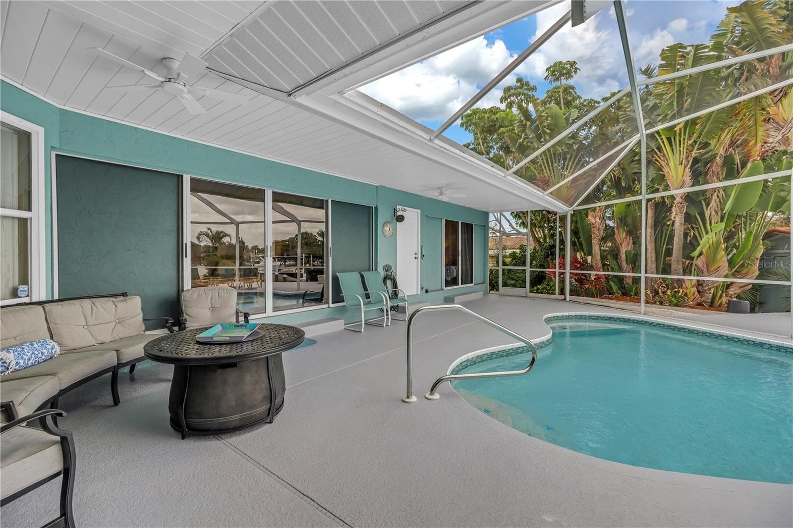 Plenty of Space to Entertain!! - 4911 PALMETTO POINT DR, PALMETTO