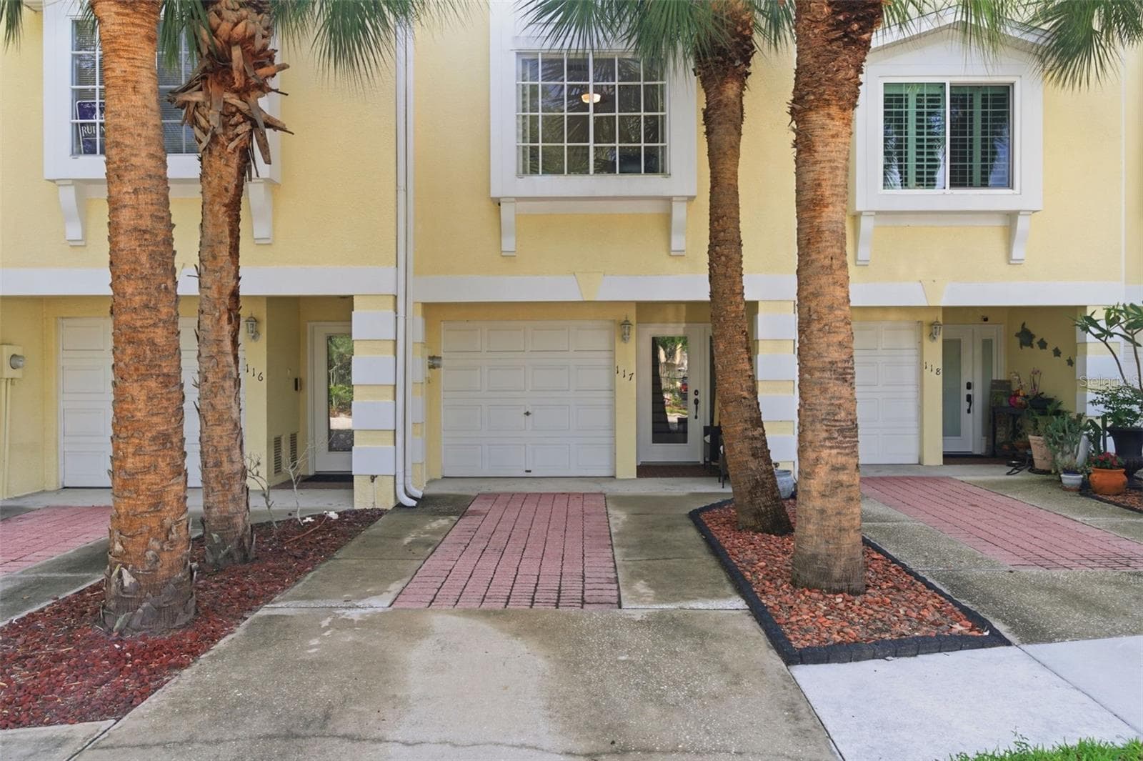 Extended driveway - 117 BRENT CIR, OLDSMAR