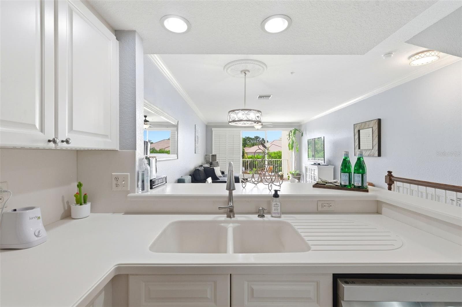 Impeccably maintained kitchen - 117 BRENT CIR, OLDSMAR