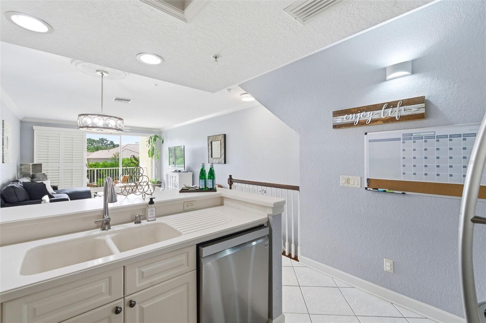 Stainless steel appliances 5 years old or less - 117 BRENT CIR, OLDSMAR