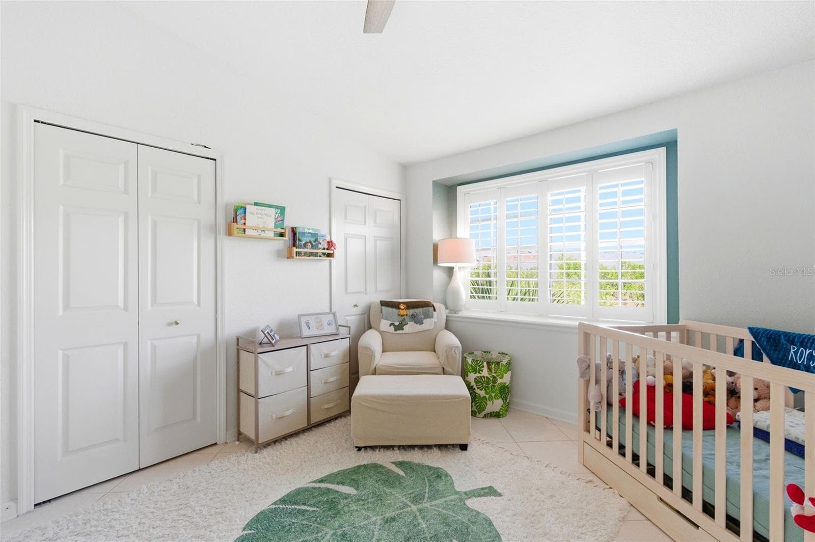 Natural light floods this room from this bay window - 117 BRENT CIR, OLDSMAR
