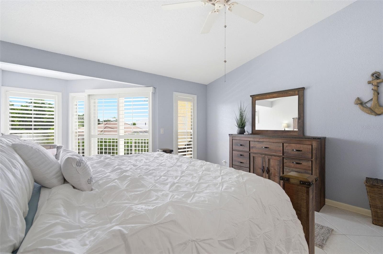 Incredibly spacious retreat - 117 BRENT CIR, OLDSMAR