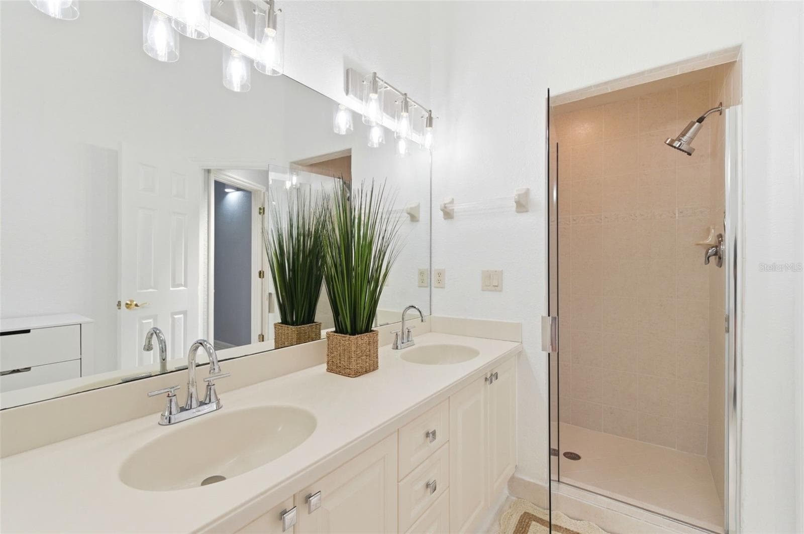 Generous double vanity space-brand new light fixtures - 117 BRENT CIR, OLDSMAR