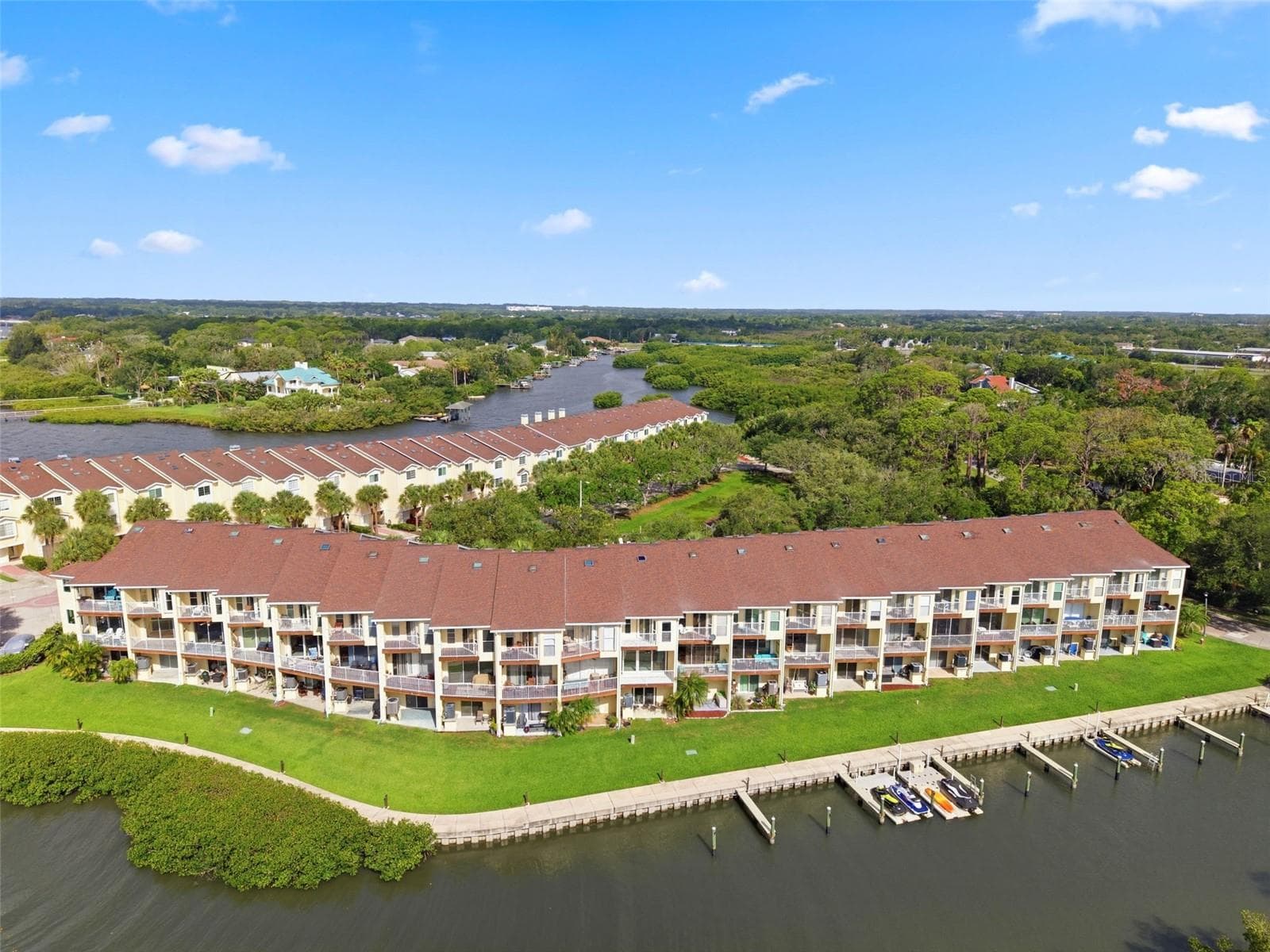 Gated community, condo with water views and deeded private dock - 117 BRENT CIR, OLDSMAR