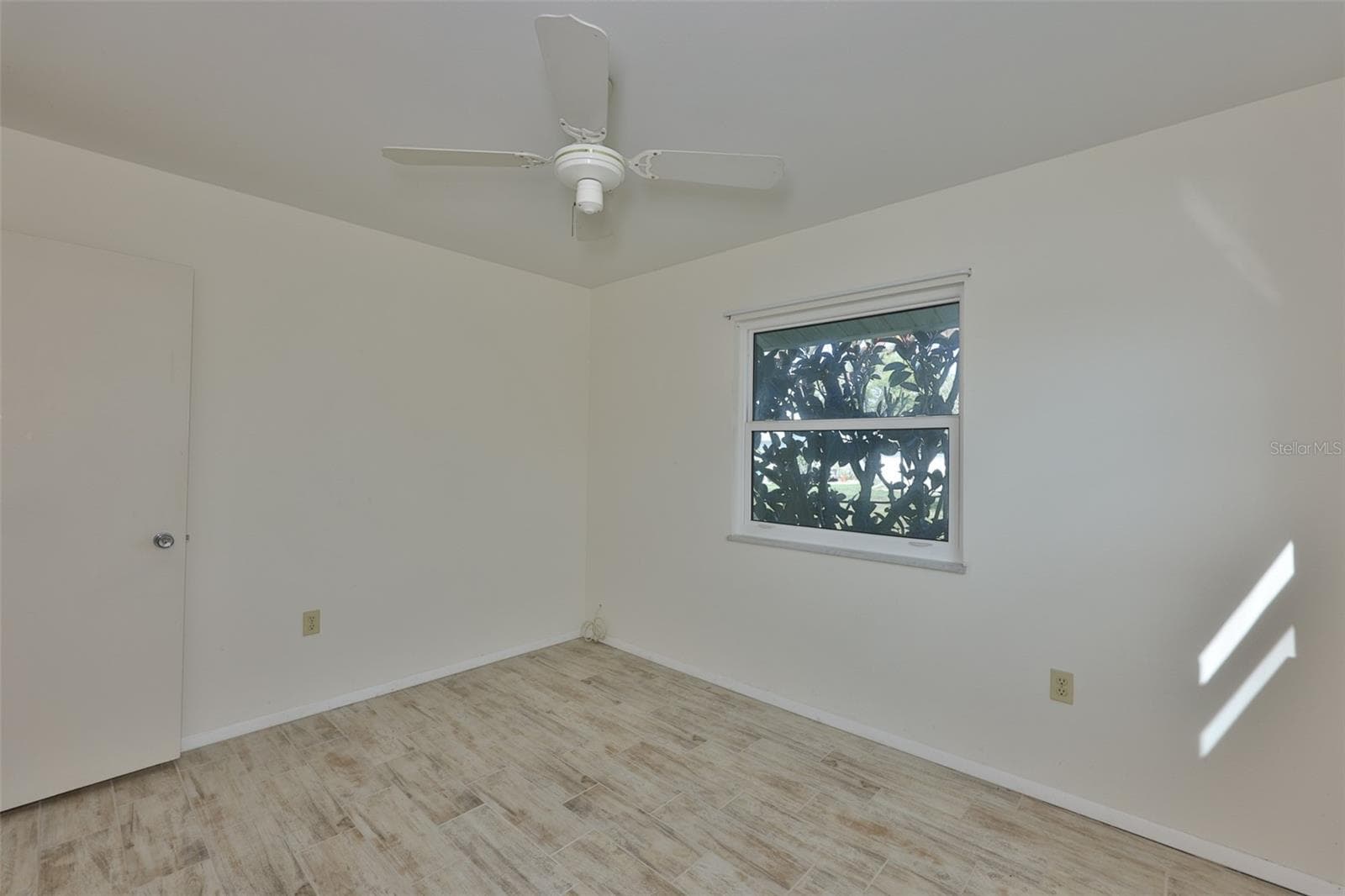 Single Family Residence at 1216 VALLEY FORGE BLVD, SUN CITY CENTER, photo 7 of 35