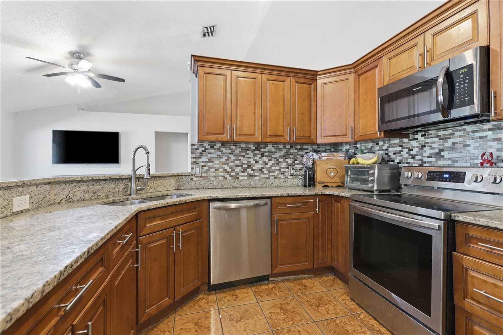Single Family Residence at 725 W 9TH ST, DELTONA, photo 15 of 35
