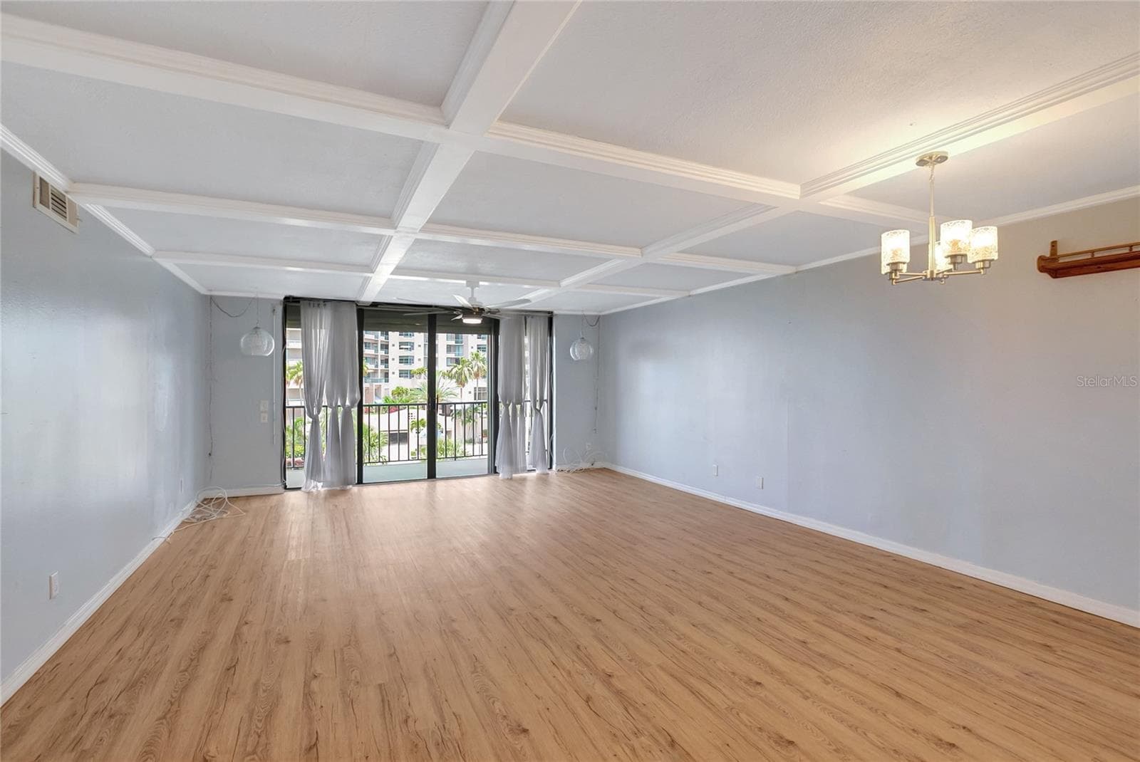 Living Room-Dining Room Combo - 1581 GULF BLVD #302N, CLEARWATER BEACH