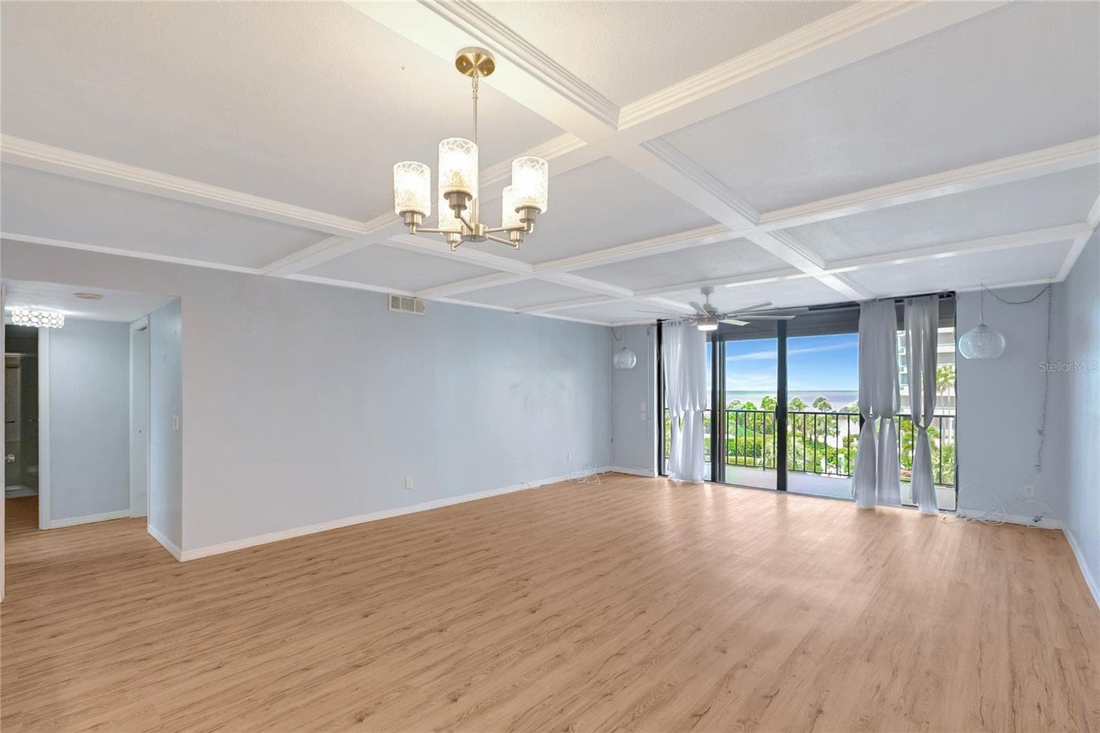 Living Room-Dining Room Combo - 1581 GULF BLVD #302N, CLEARWATER BEACH
