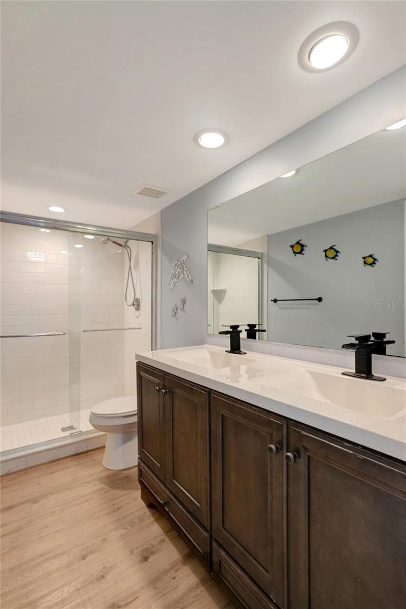 Master Bath - 1581 GULF BLVD #302N, CLEARWATER BEACH