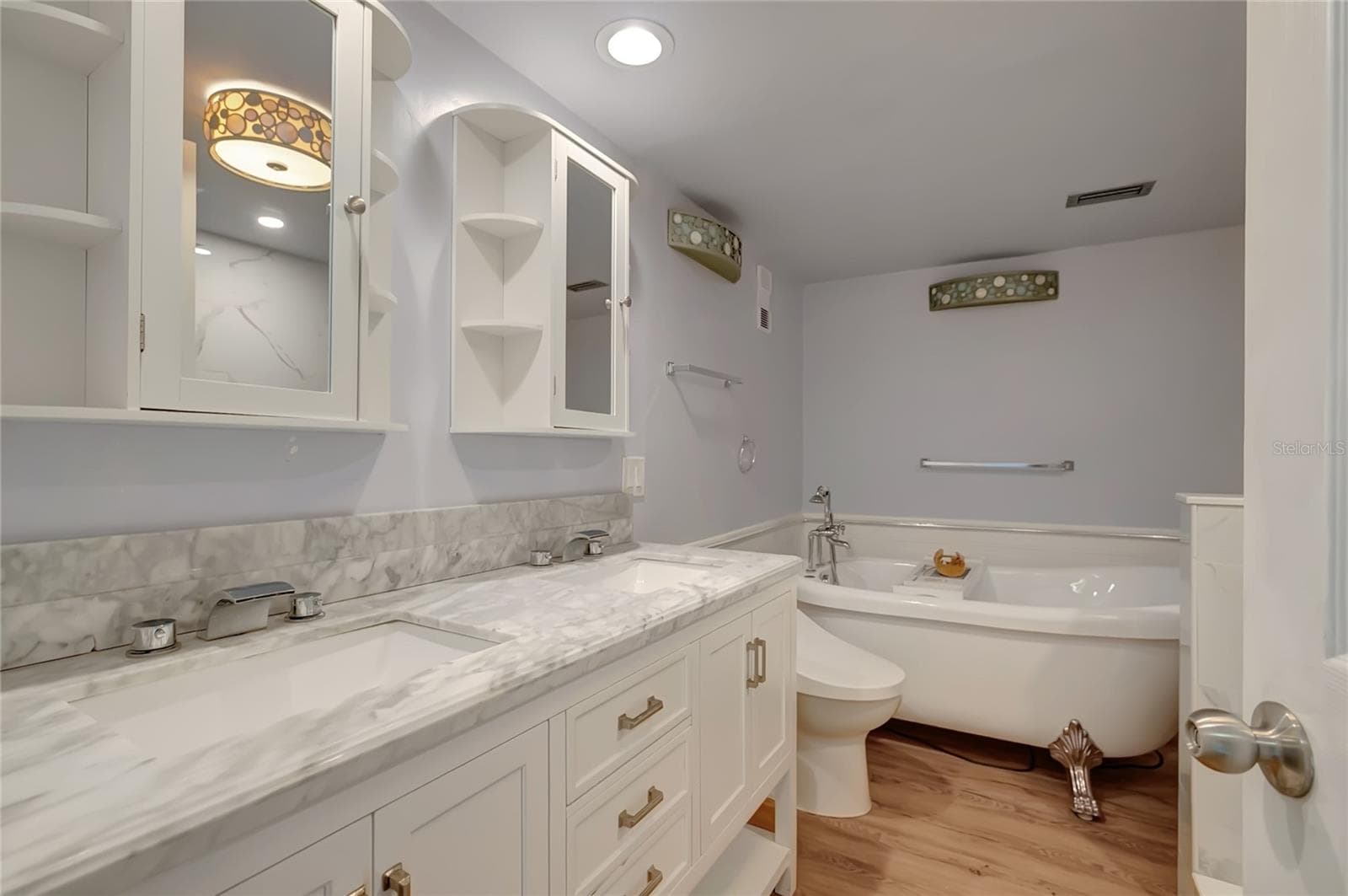 Main Bath - 1581 GULF BLVD #302N, CLEARWATER BEACH