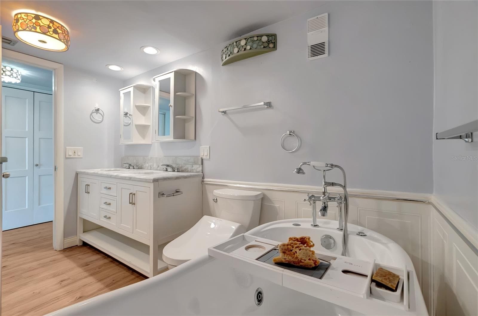 Main Bath - 1581 GULF BLVD #302N, CLEARWATER BEACH