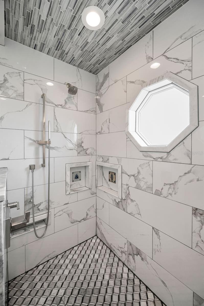 Attention to detail strikes again - 1620 SEA BREEZE DR, TARPON SPRINGS