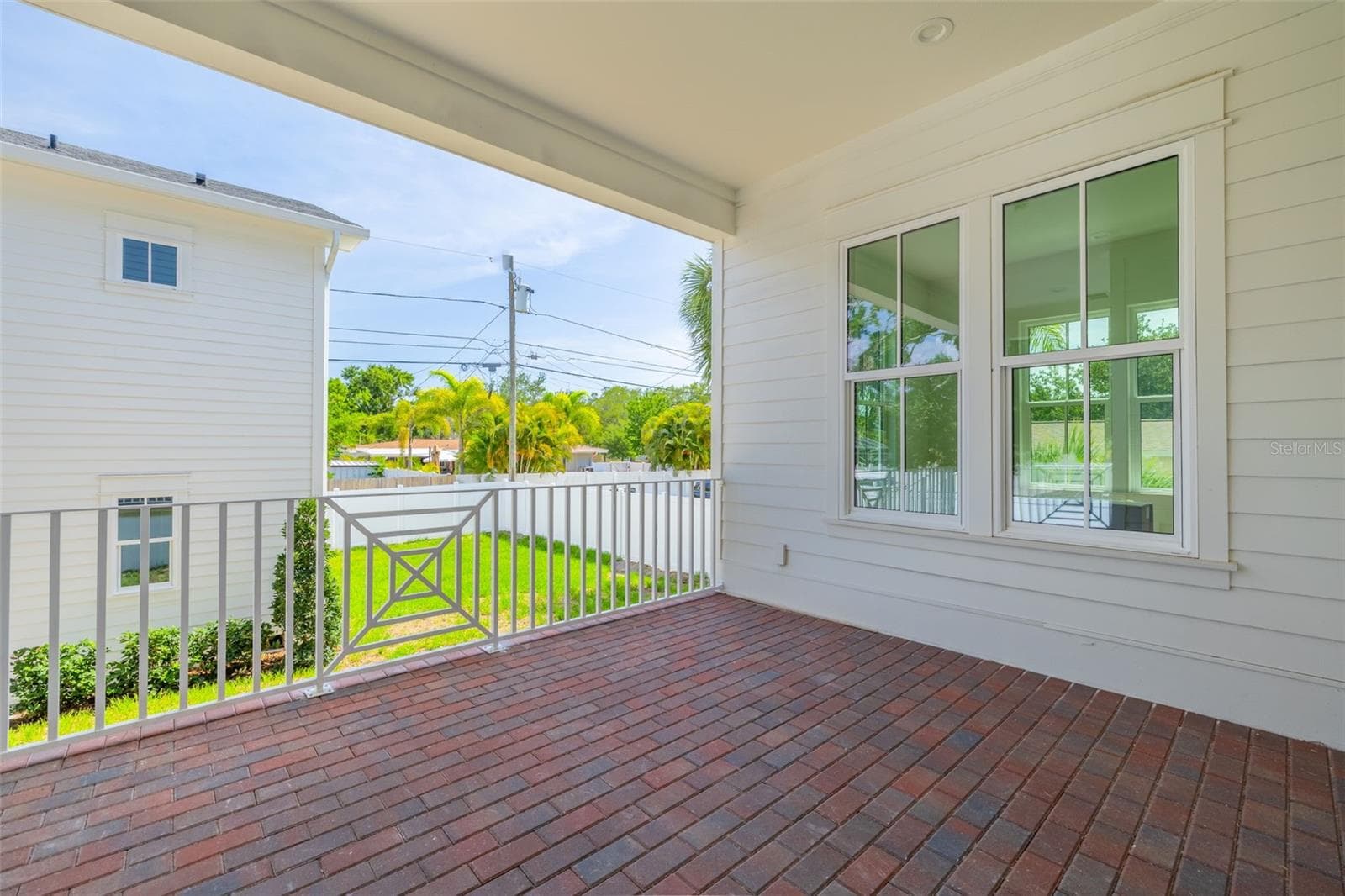 Covered rear porch - 808 39TH AVE NE, ST PETERSBURG