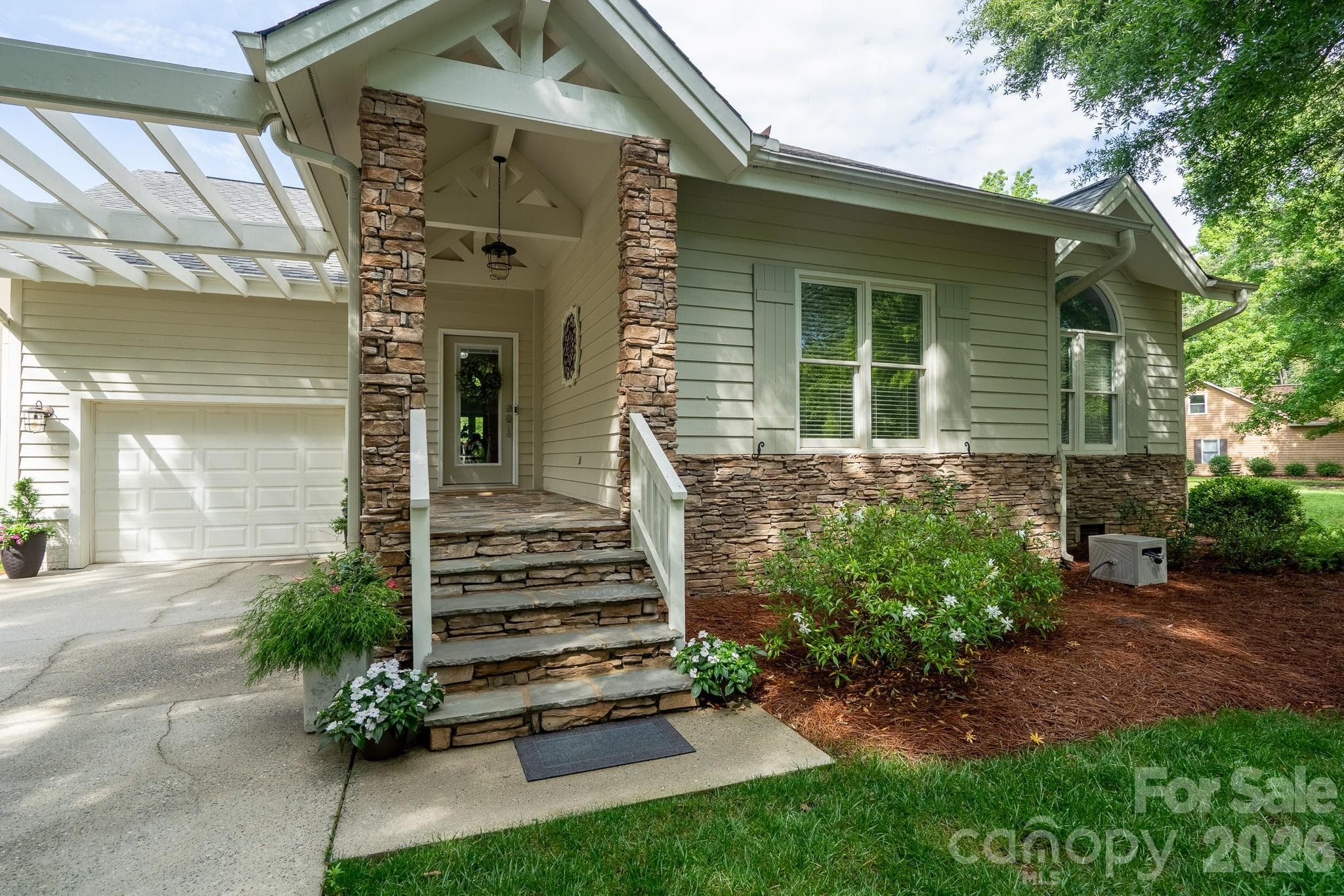 Entrance - 444 Millingport Lane, New London