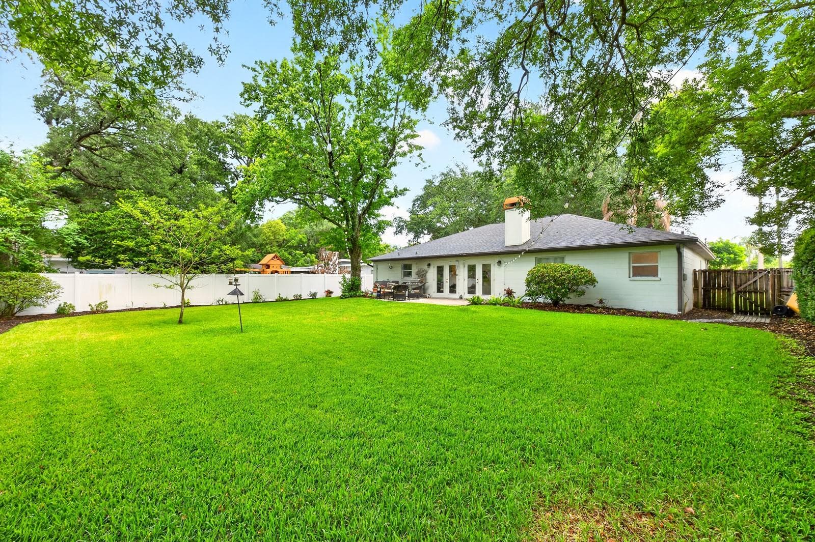 The SPACIOUS VINYL FENCED YARD offers privacy and endless possibilities. - 2706 HARGILL DR, ORLANDO