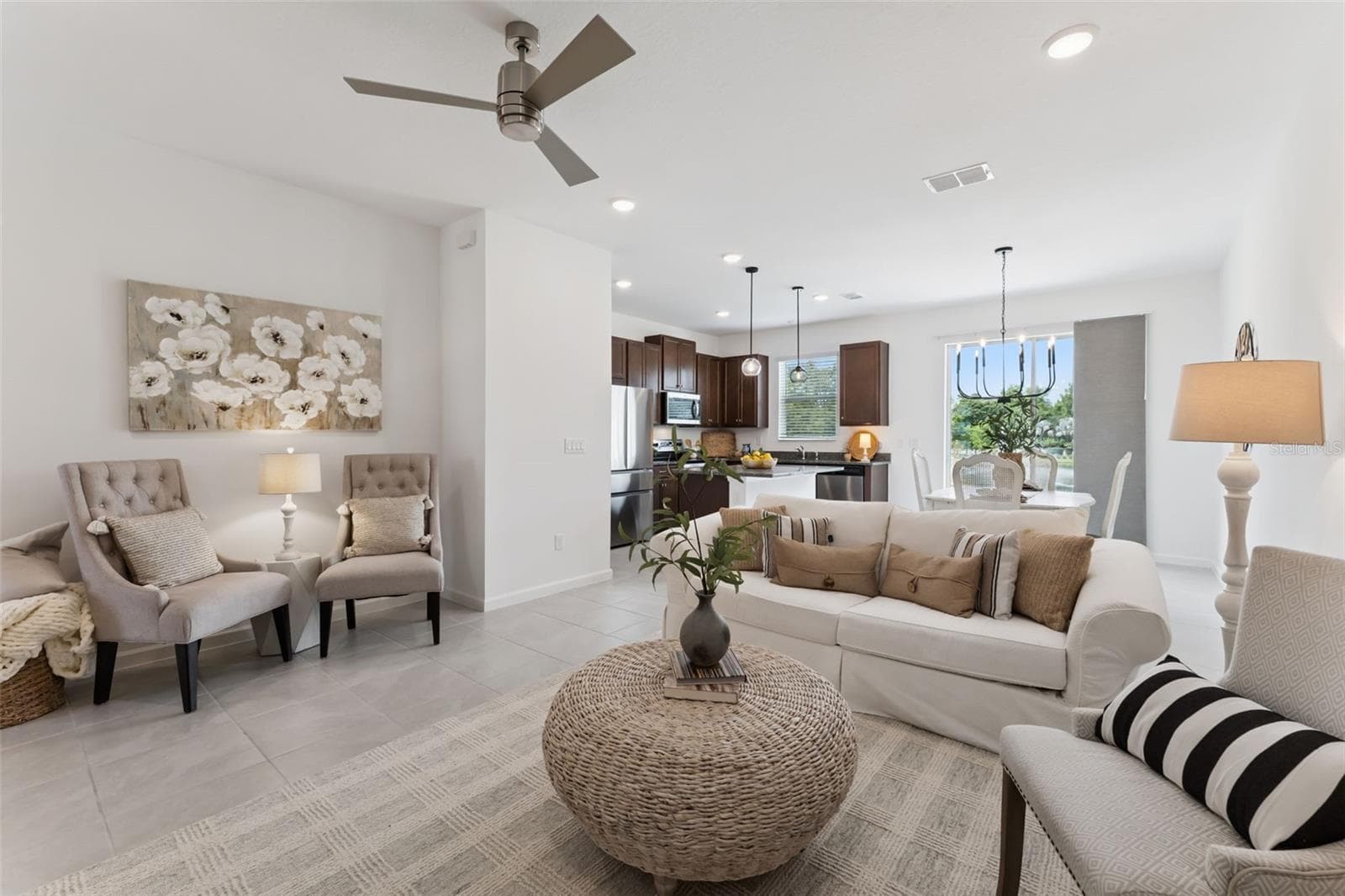 Kitchen and Family Room Combo - 1070 SPRING PALMS LOOP, ORLANDO