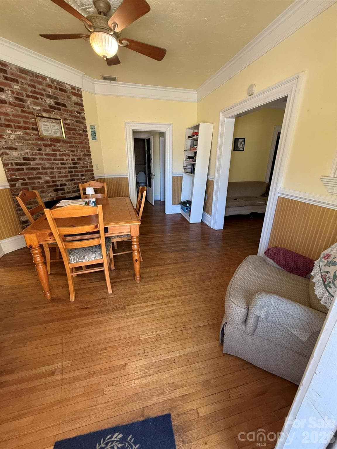 Entry room (living or dining room) - 880 N Main Street, Marion