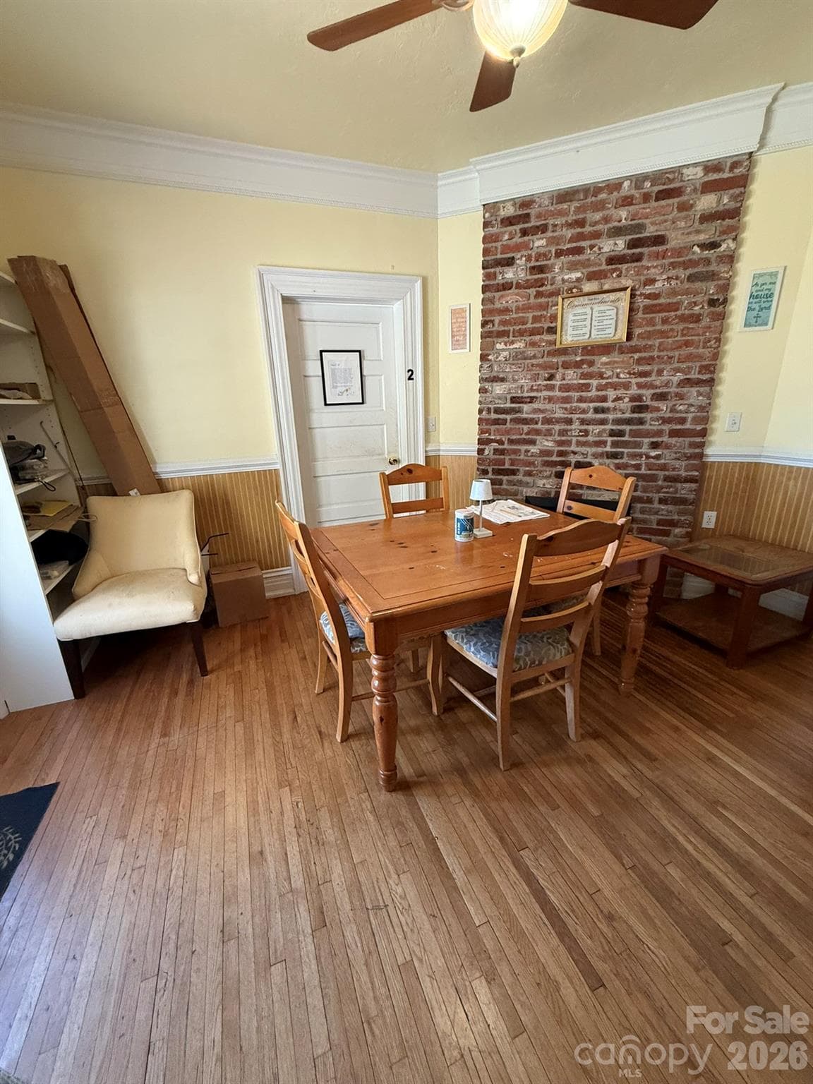 Entry room (living or dining room) - 880 N Main Street, Marion