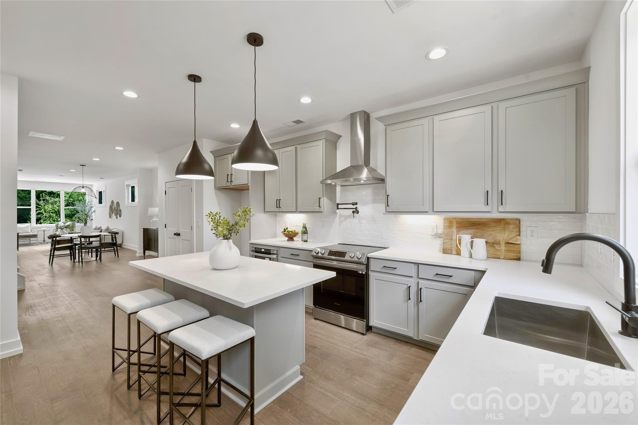 Condominium at 209 Coxe Avenue, Charlotte, photo 6 of 22