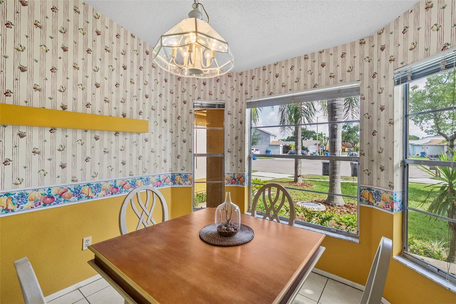 Bright breakfast nook with bay windows overlooking the front yard. - 8601 TWIN FARMS PL, TAMPA