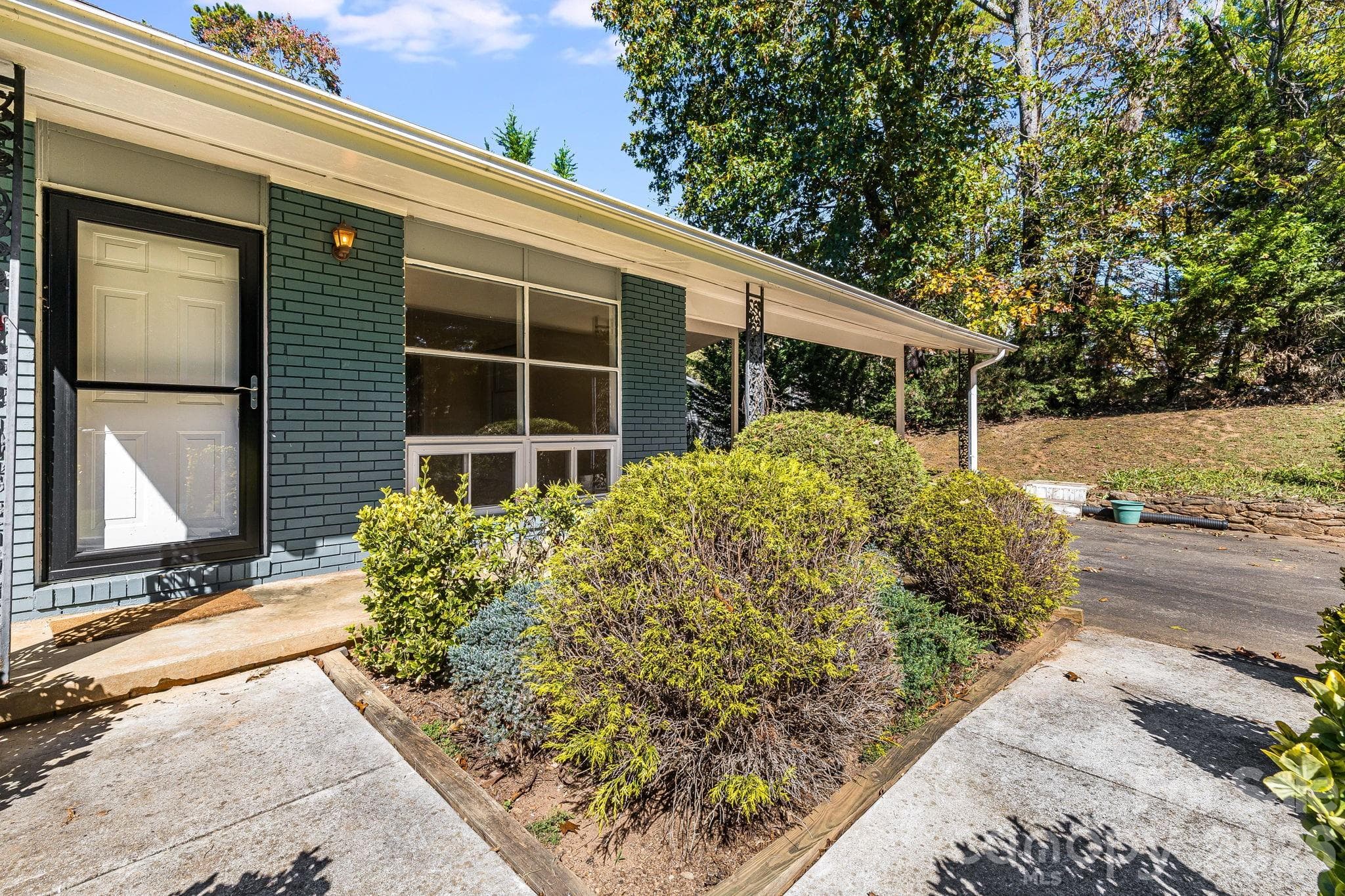 Duplex at Asheville, photo 4 of 45