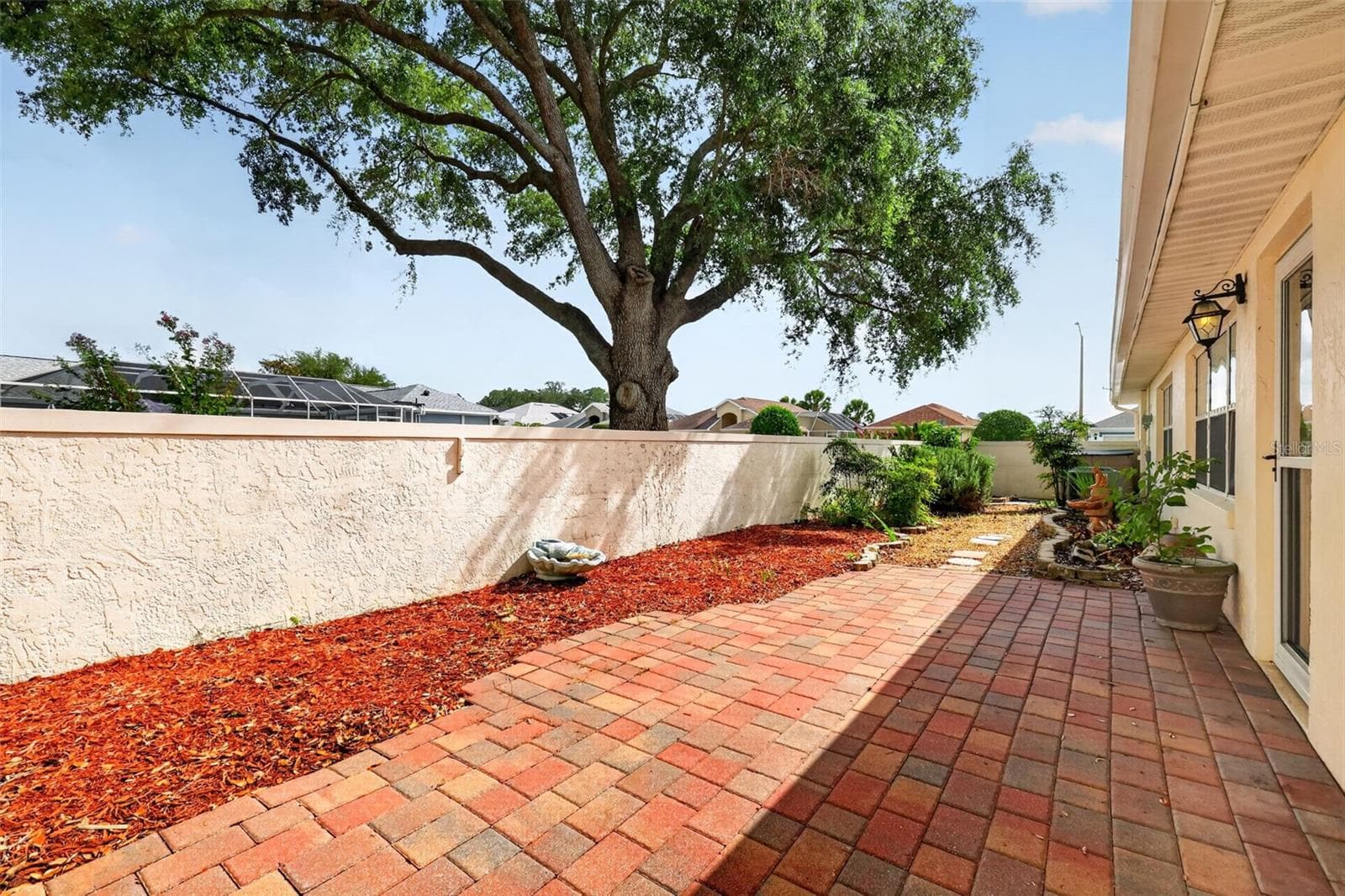 Beautiful court yard for gardening or relaxing. Great area for dog walking. - 17808 SE 115TH CT, SUMMERFIELD