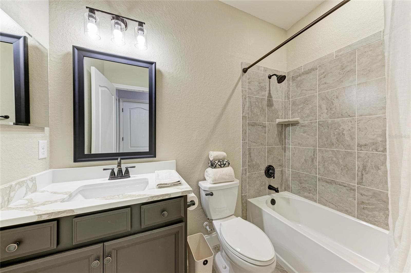 Single Family Residence at 11515 SWEETGRASS DR, BRADENTON, photo 27 of 48
