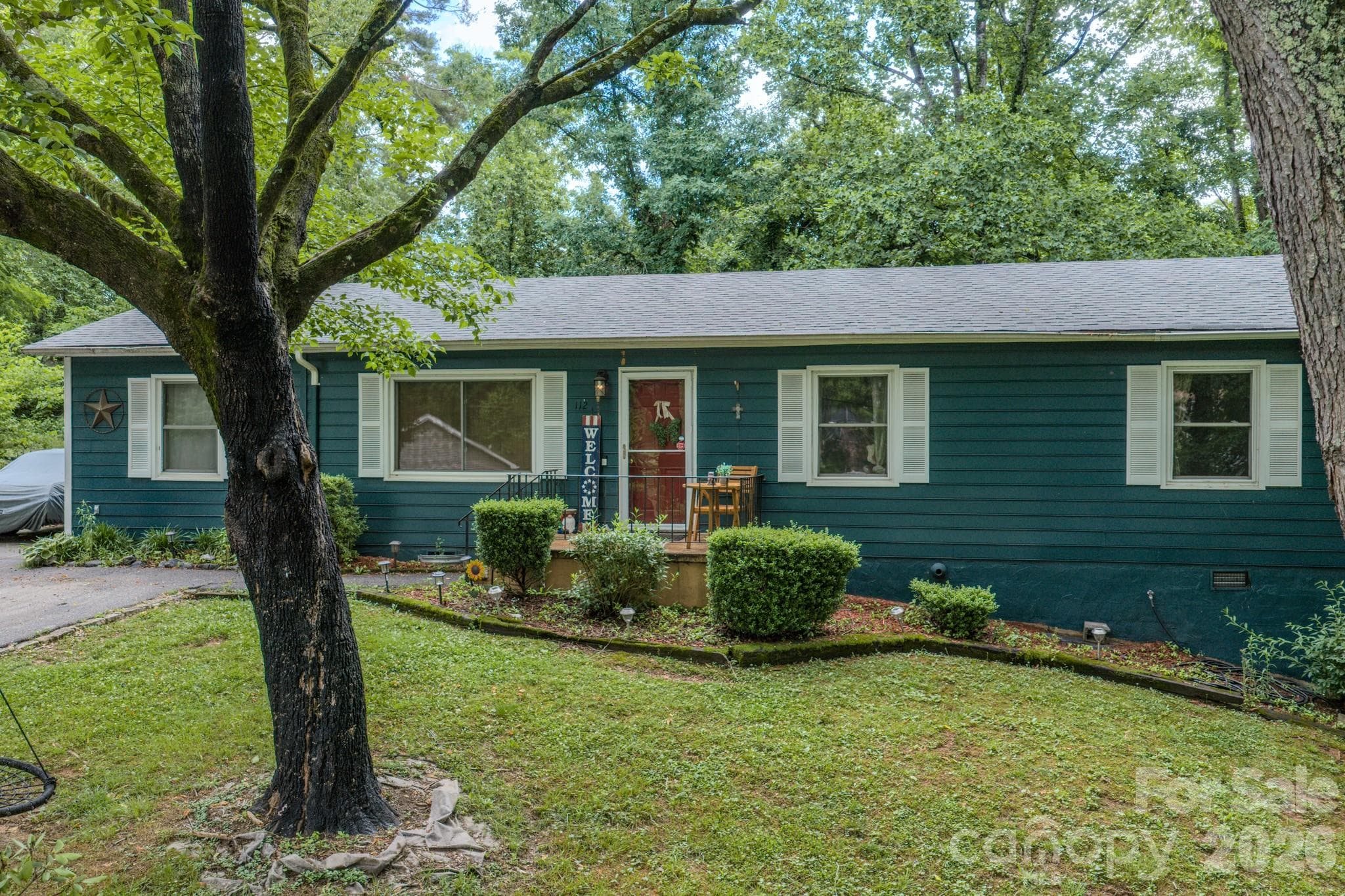 Single Family Residence at 112 Amelia Drive, Hendersonville, photo 2 of 29
