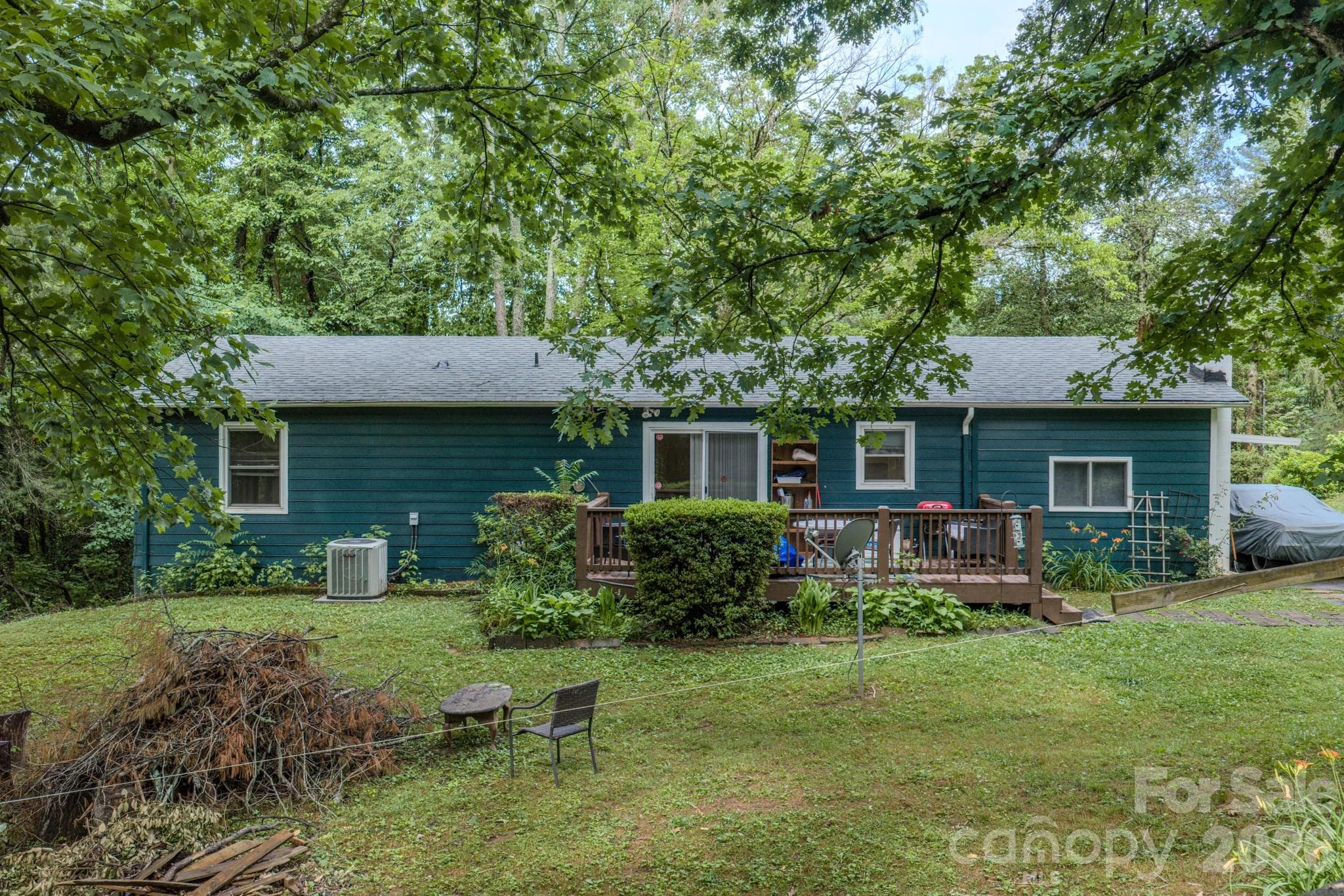 Single Family Residence at 112 Amelia Drive, Hendersonville, photo 6 of 29