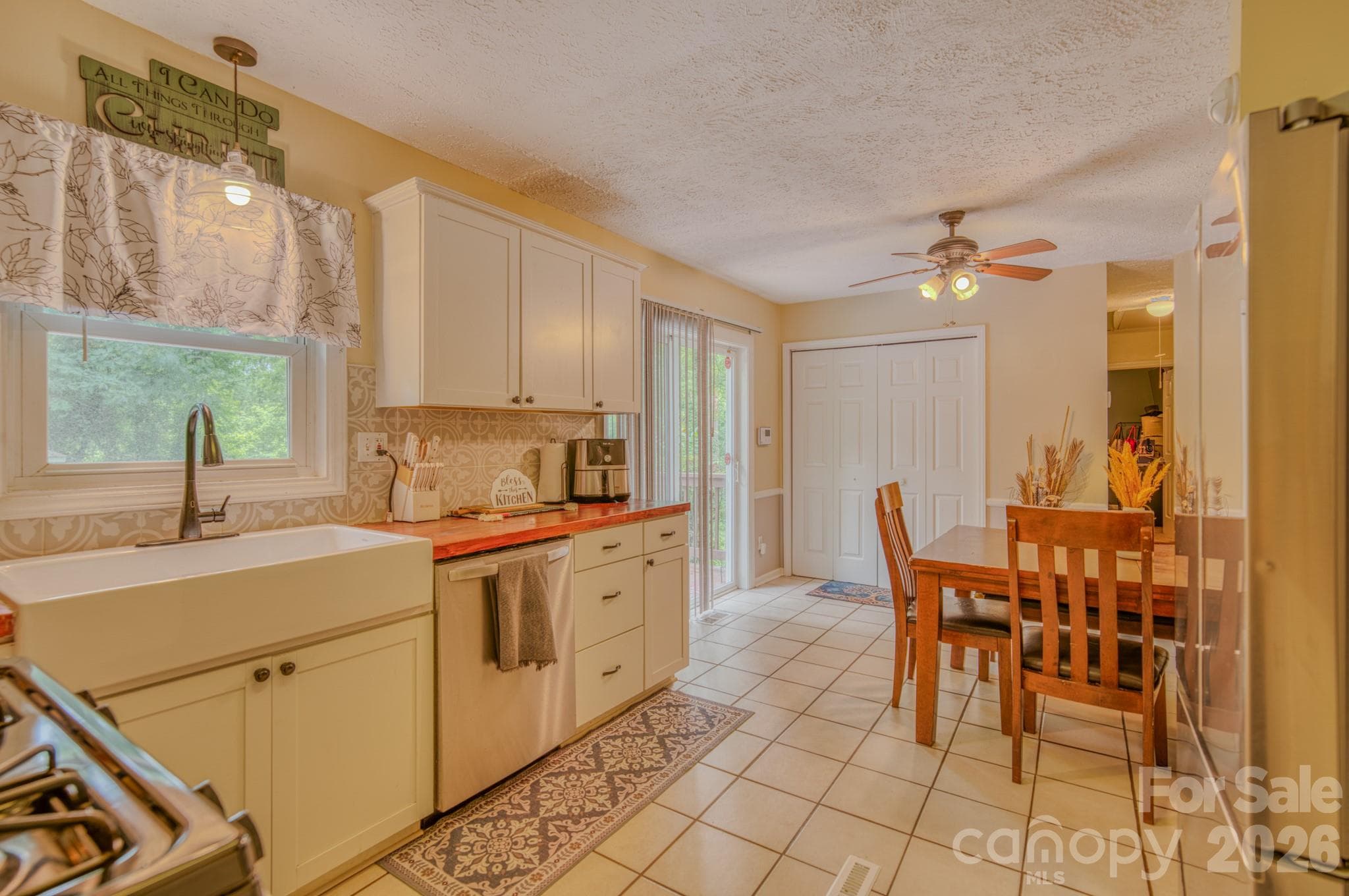 Single Family Residence at 112 Amelia Drive, Hendersonville, photo 13 of 29
