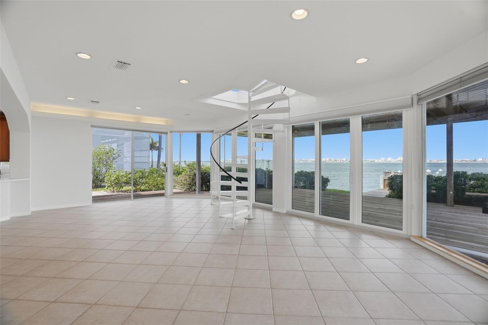 Single Family Residence at 1832 VENETIAN POINT DR, CLEARWATER, photo 29 of 80