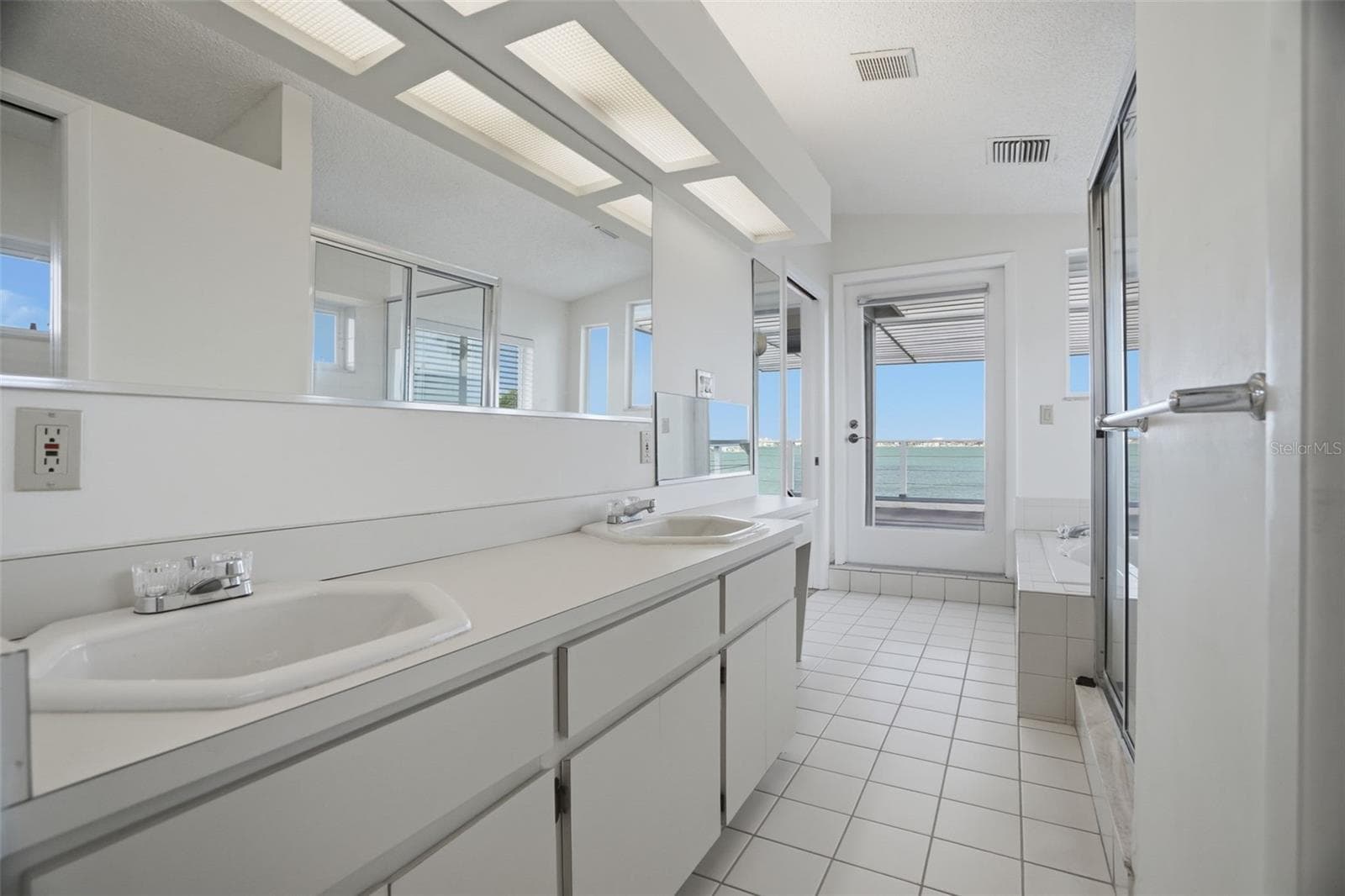 Single Family Residence at 1832 VENETIAN POINT DR, CLEARWATER, photo 66 of 80