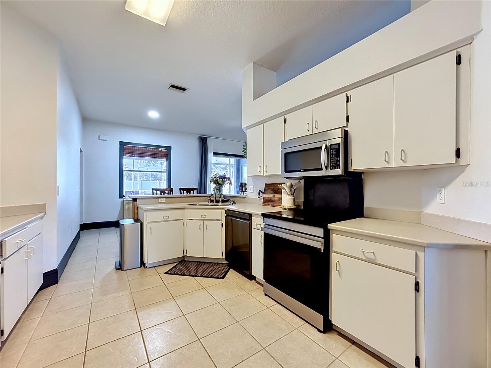 Single Family Residence at 1904 CATTLEMAN DR, BRANDON, photo 10 of 45