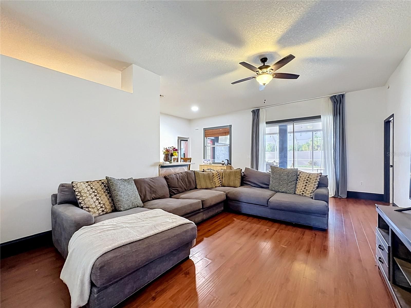 Single Family Residence at 1904 CATTLEMAN DR, BRANDON, photo 17 of 45
