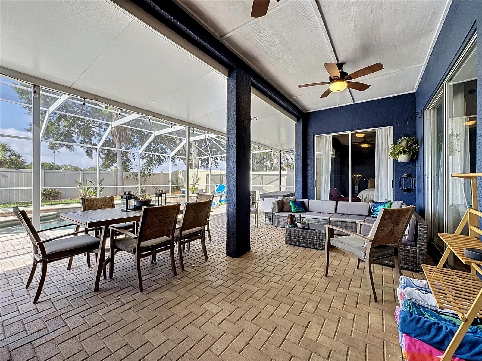 Single Family Residence at 1904 CATTLEMAN DR, BRANDON, photo 32 of 45