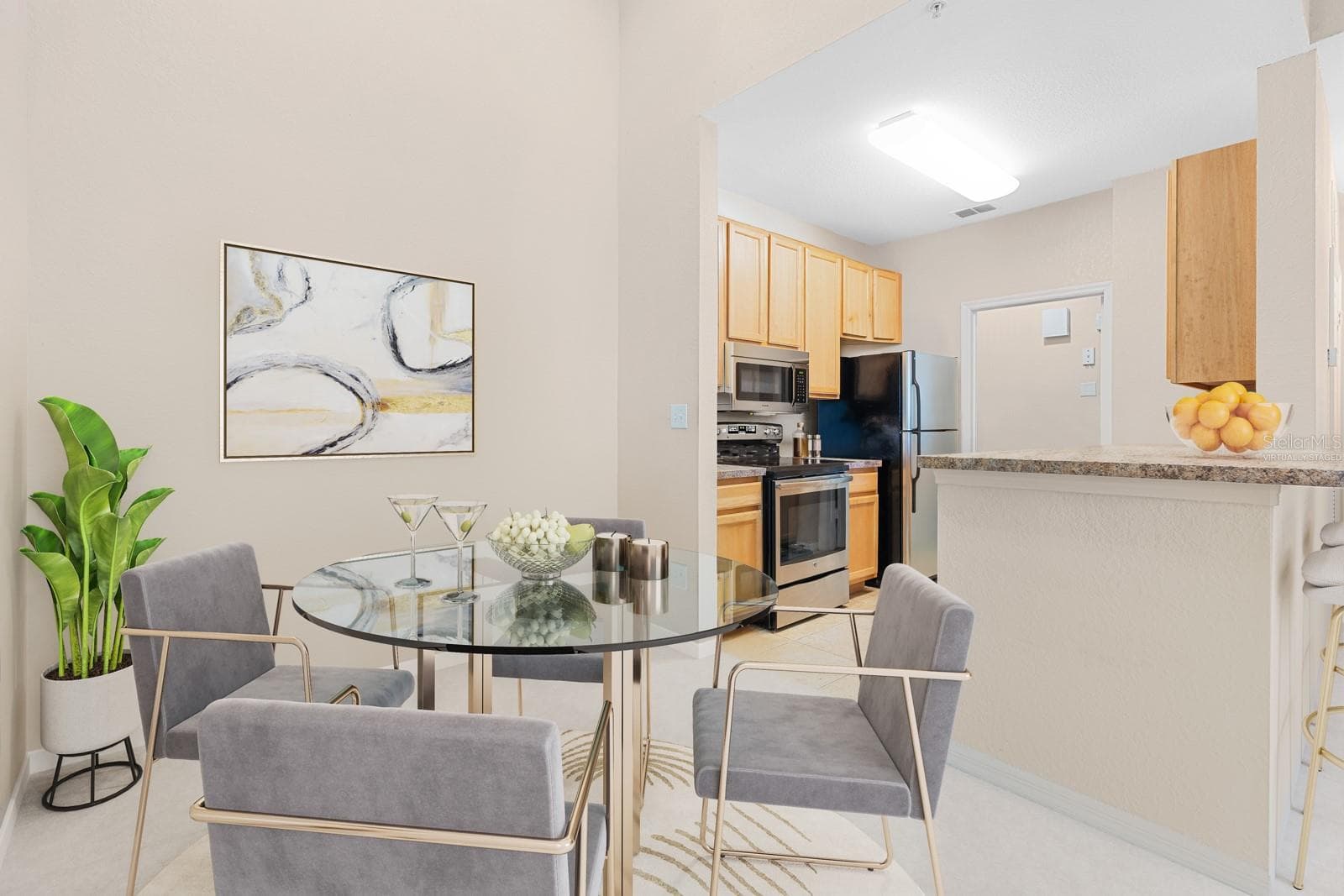 Virtually staged - 10211 COURTNEY PALMS #303, TAMPA
