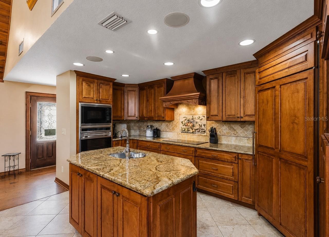 Kitchen - 1944 LEVINE LN, CLEARWATER